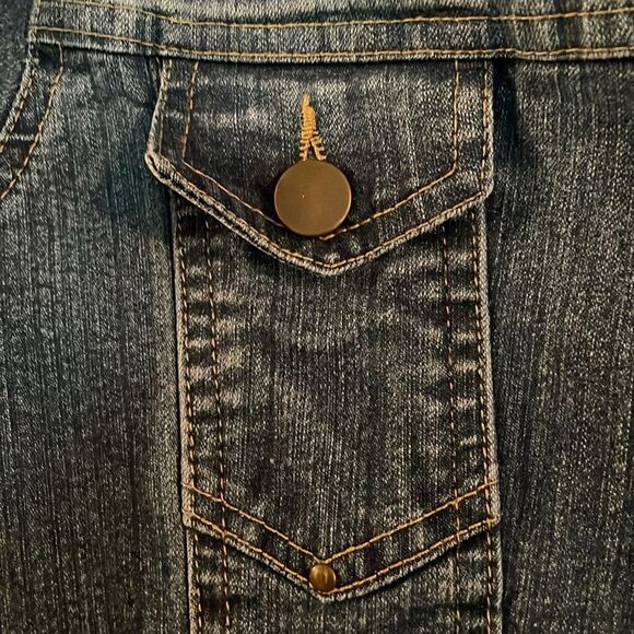 RU Jean Jacket size XS 97% cotton 3% Spandex 5 button front EUC - Picture 6 of 16